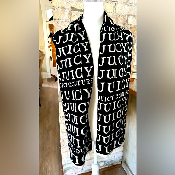Juicy Couture Accessories - Juicy Couture reversible scarf black & white